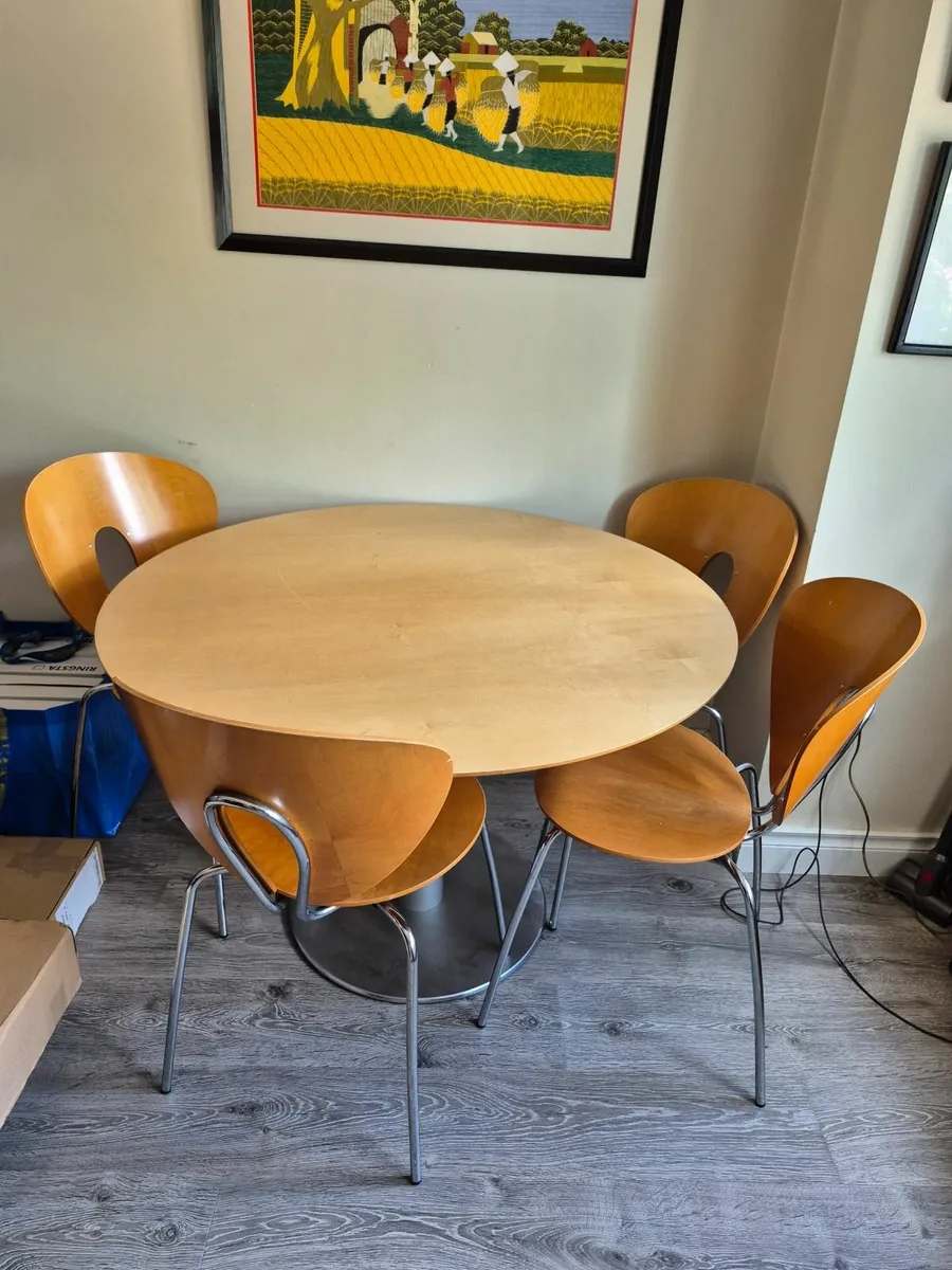 Dining table with chairs - Image 1