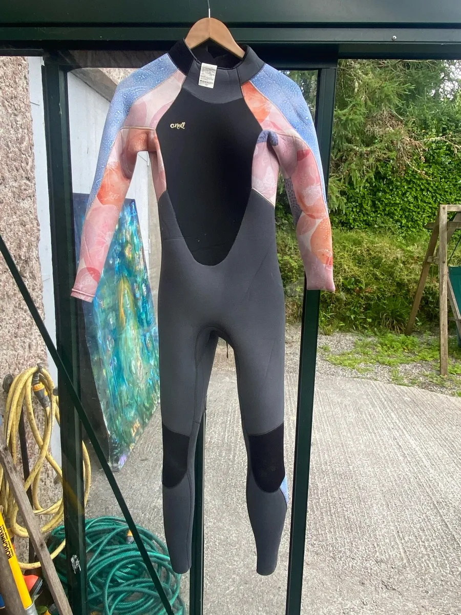 Women Wetsuit Oniell 5/4 + gloves boots hoodie - Image 1
