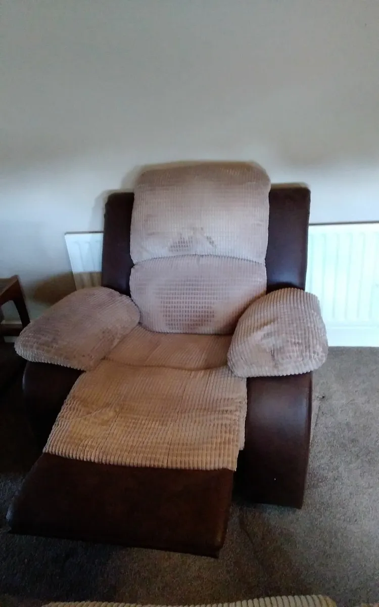 Cabinet and 2 recliner armchairs - Image 2