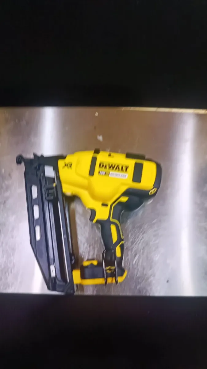 DeWalt dcn 660 16 ga pin gun. Body only
