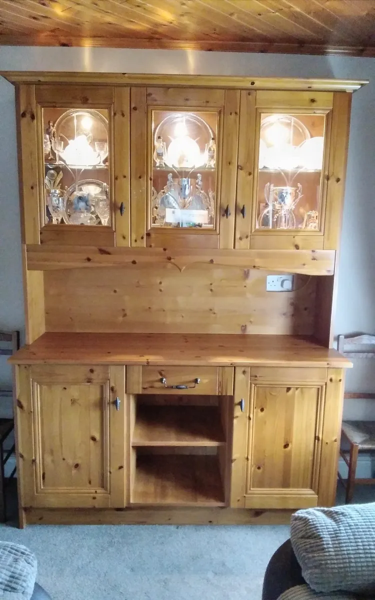 Cabinet and 2 recliner armchairs - Image 1