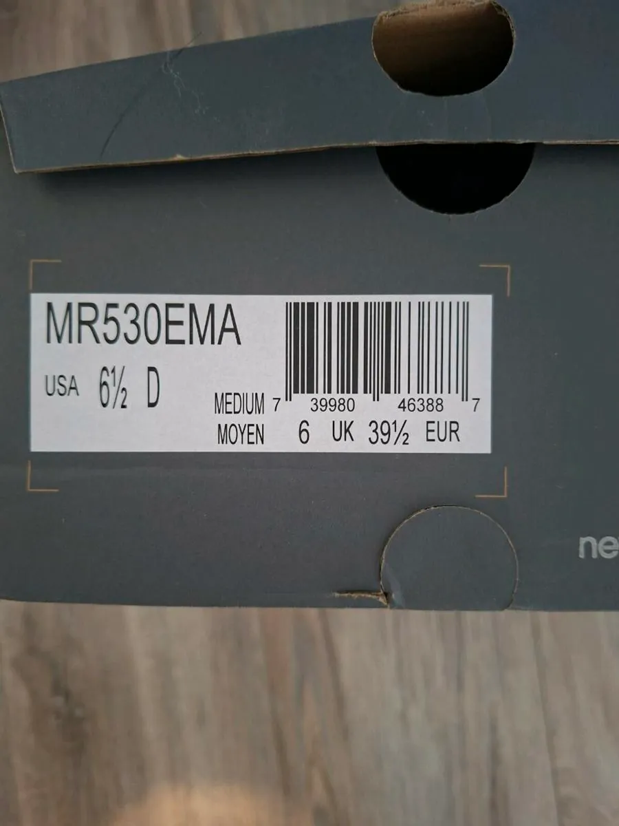 Ladies new balance runners never worn - Image 2