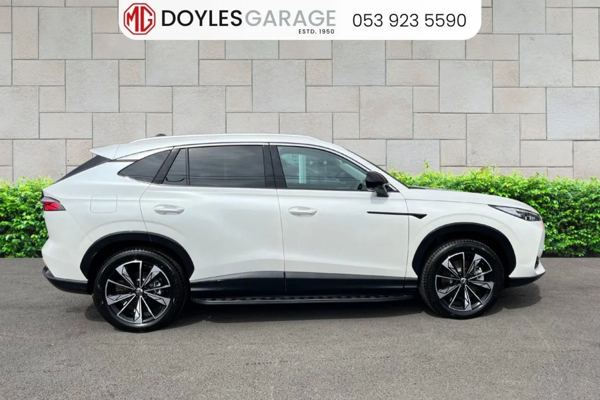 MG HS Plug-in Hybrid Exclusive - Image 2