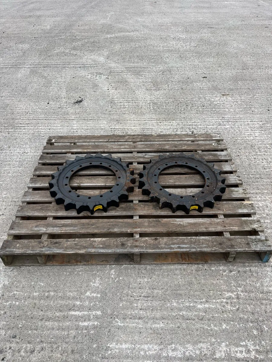 Case CX130 Sprockets (NEW)