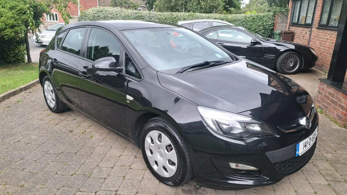 OPEL ASTRA 1.4 PETROL 5DR 2014 VERY CLEAN CAR - Image 1