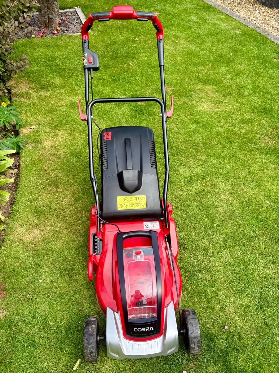 Cobra RM4140V, Cordless Mower with Rear Roller. - Image 4