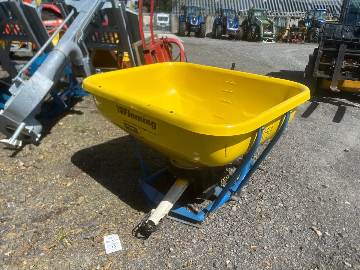 Fleming Wagtail Fertiliser Spreader - Image 4
