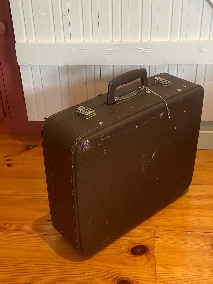 Oldschool suitcase - Image 1