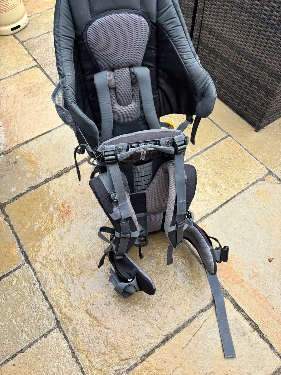 Child’s hiking carrier - Image 2