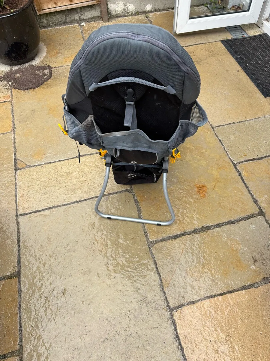 Child’s hiking carrier - Image 3