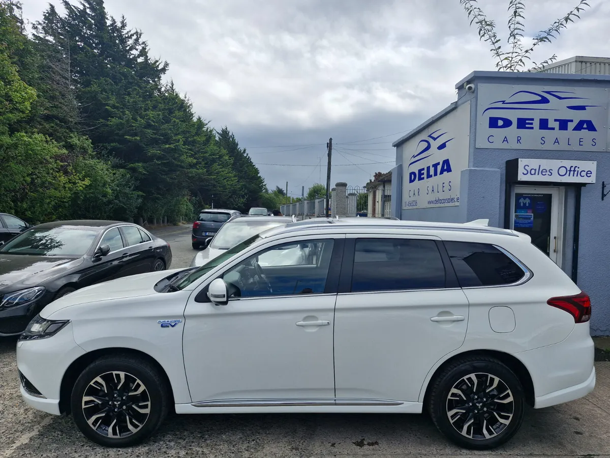 2017 MITSUBISHI OUTLANDER GX4H PETROL PLUG IN HYBR - Image 3