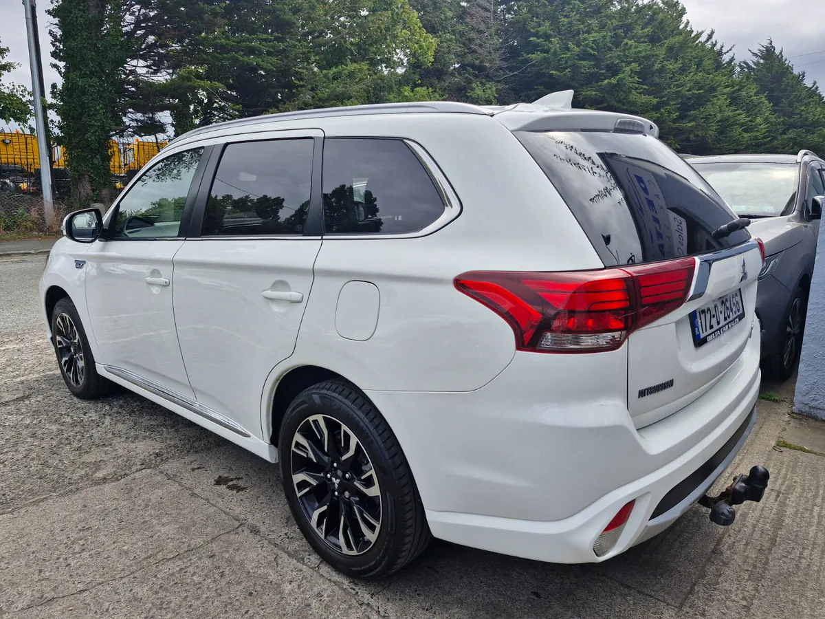 2017 MITSUBISHI OUTLANDER GX4H PETROL PLUG IN HYBR - Image 4