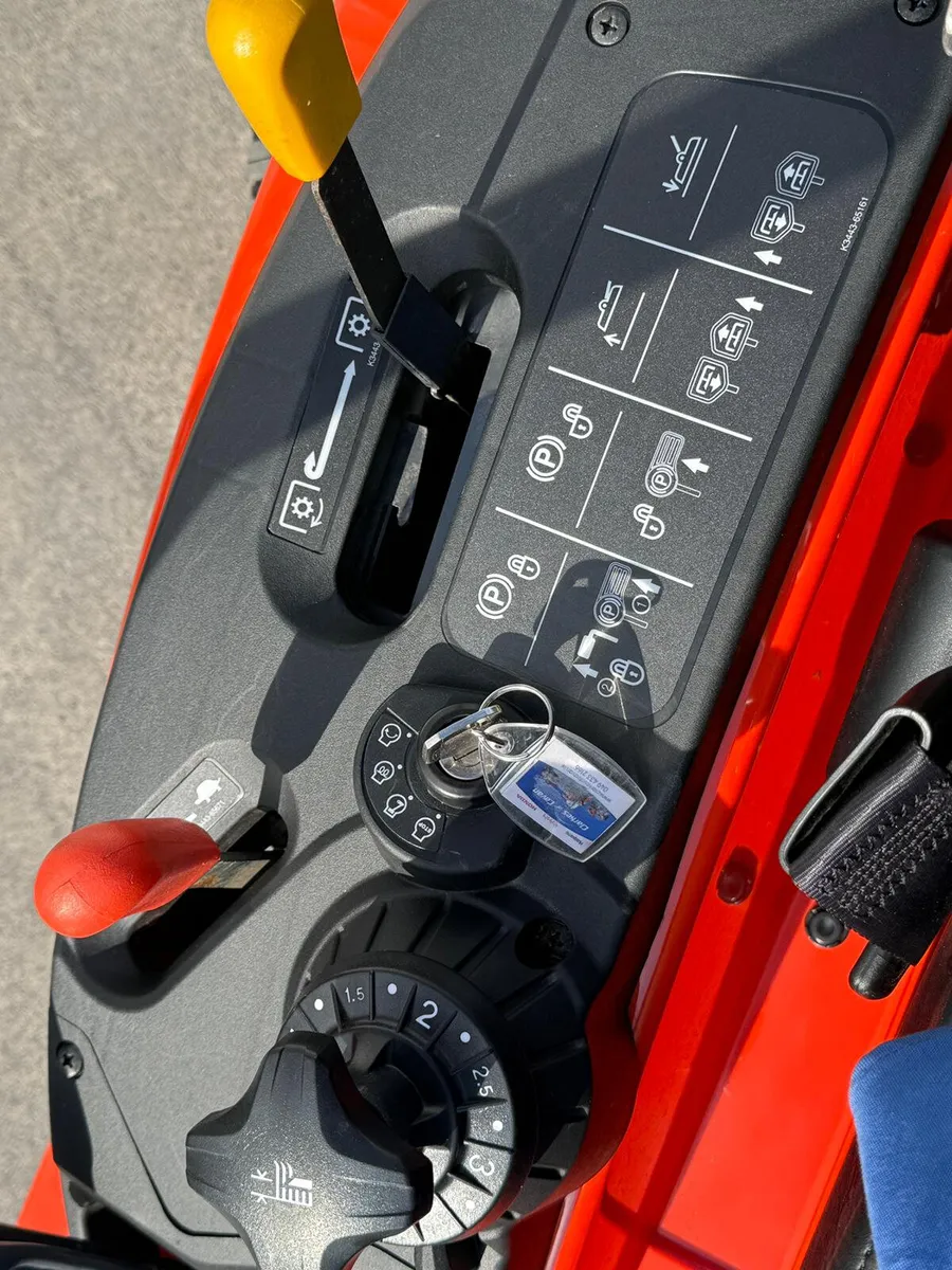 Used Kubota ZD1211 Zero Turn - Image 3