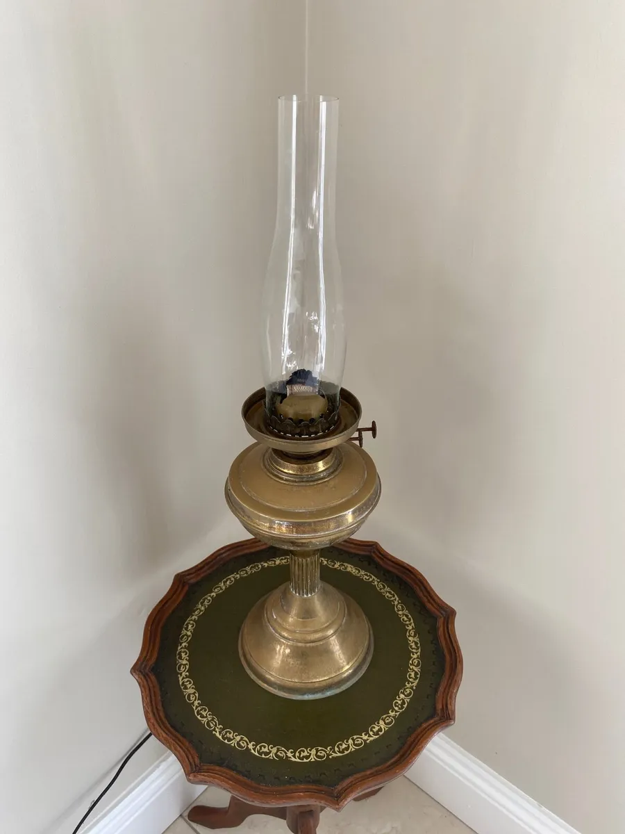 Antique oil lamp - Image 2