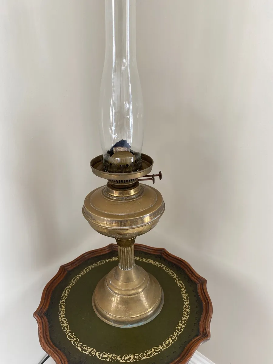 Antique oil lamp - Image 3