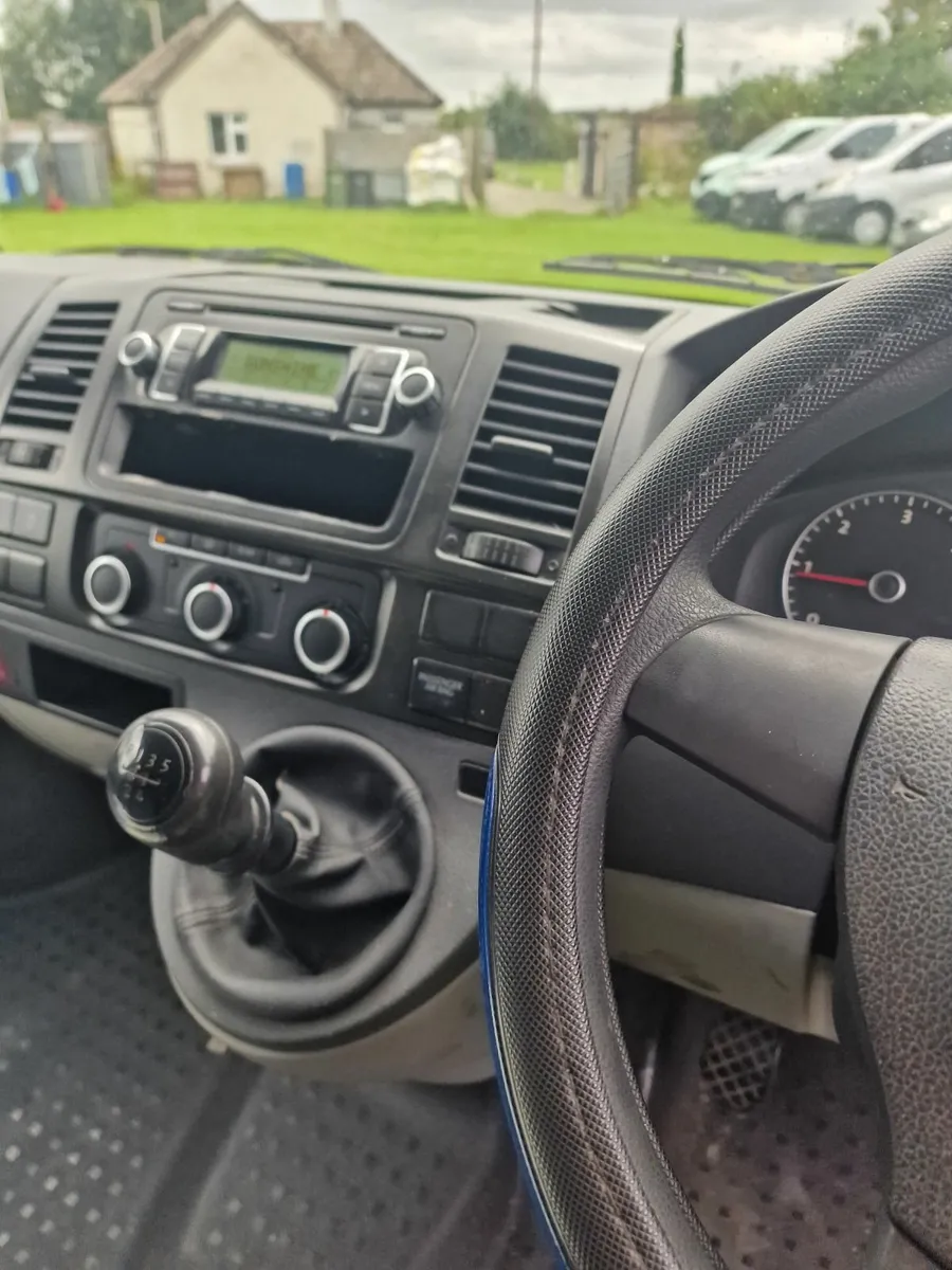 Volkswagen Shuttle 2011 - Image 4