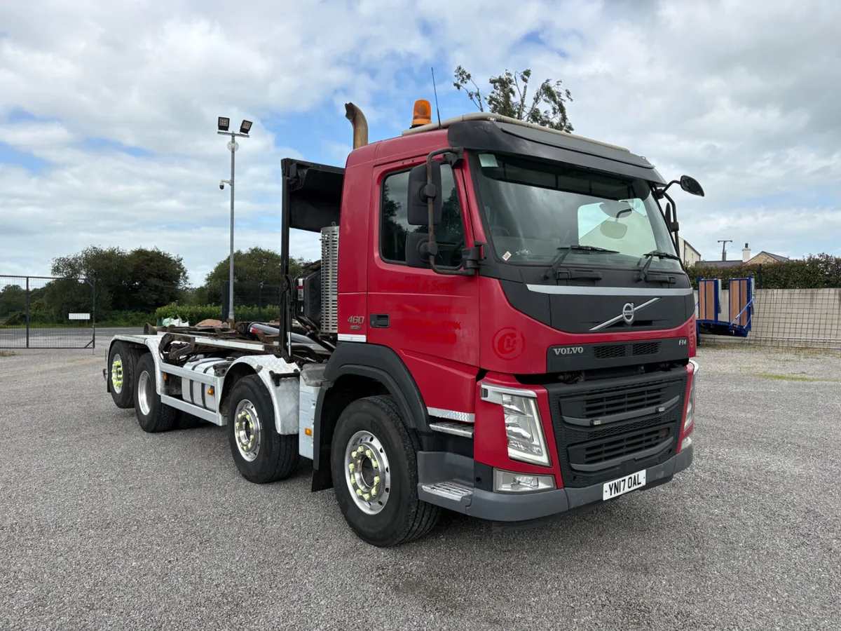 2017 Volvo FMX 460 8x2 Hookloader - Image 2