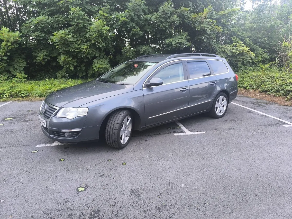 Volkswagen Passat *Automatic* - Image 3