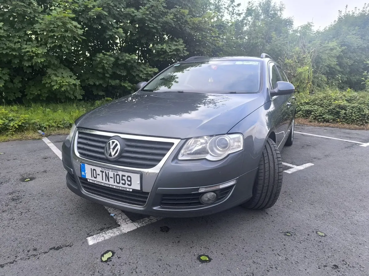 Volkswagen Passat *Automatic* - Image 4