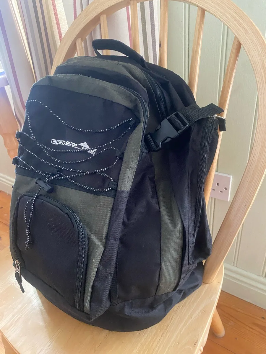 Nice bag with many pockets - Image 1