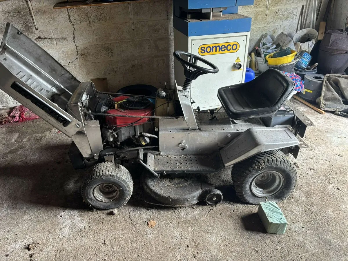 Ride on lawnmower - Image 2
