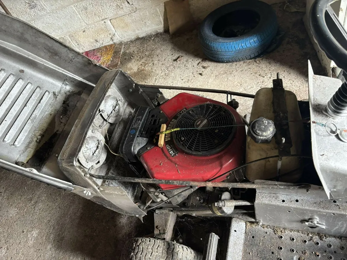 Ride on lawnmower - Image 3