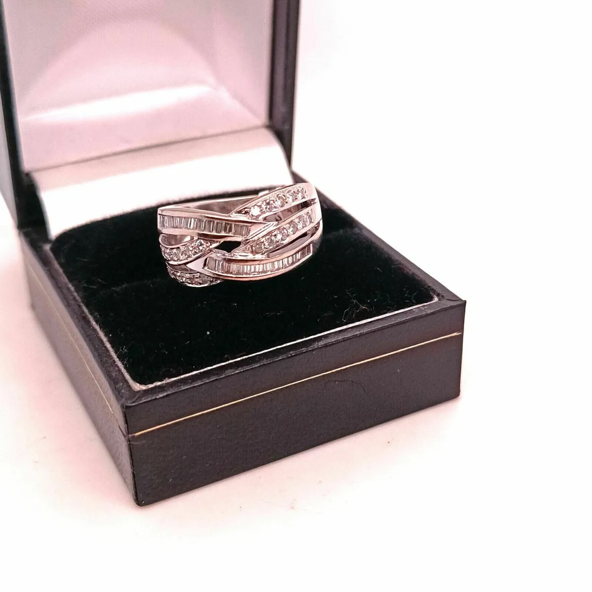 18k White Gold & Diamond Ring , 0.63ca - Image 1