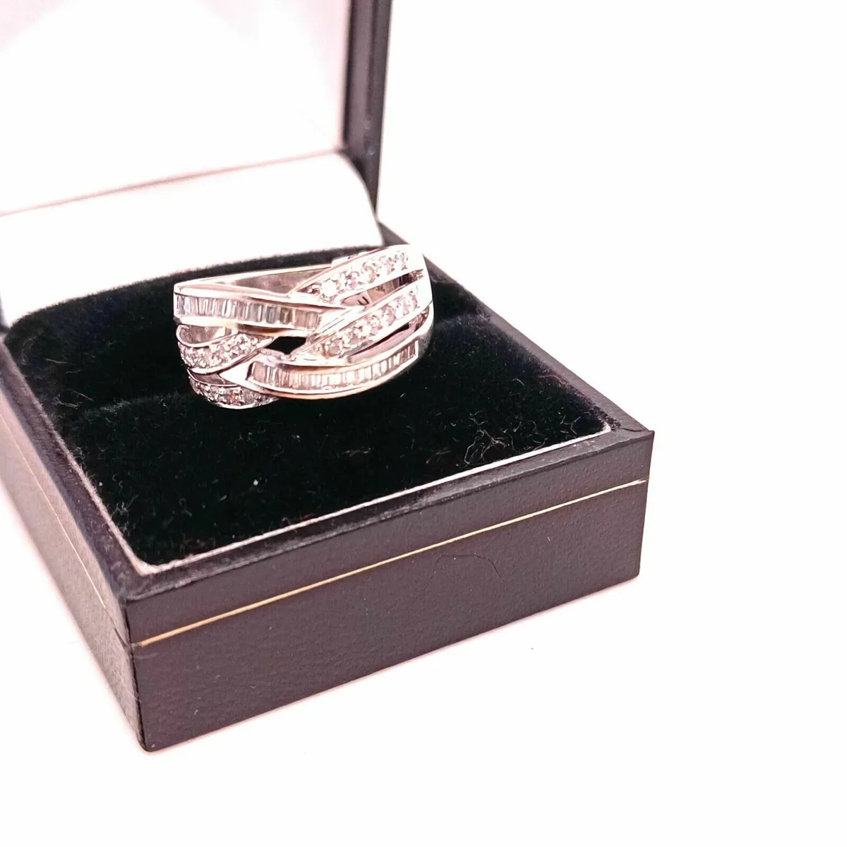 18k White Gold & Diamond Ring , 0.63ca - Image 2