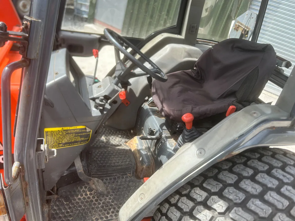 Kubota L3600 Compact tractor with loader - Image 4