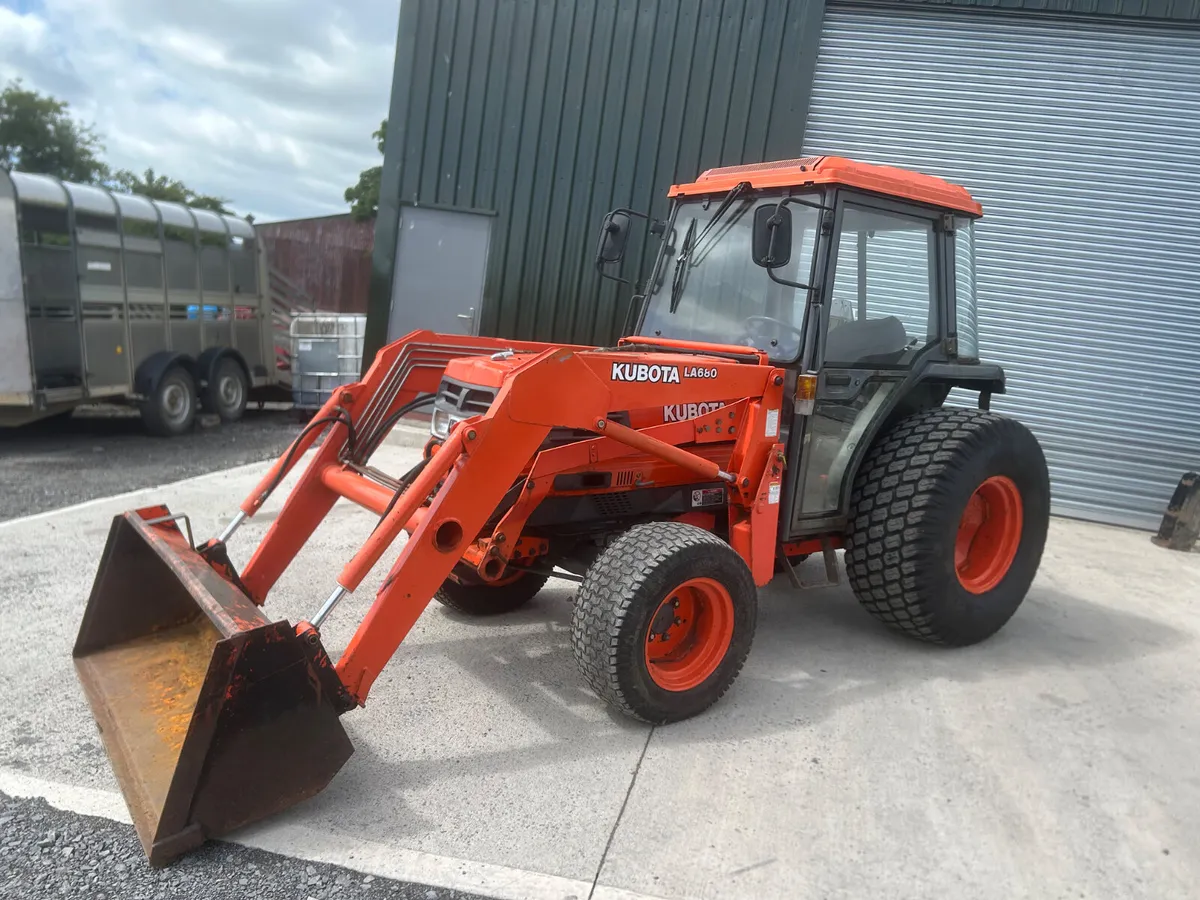 Kubota L3600 Compact tractor with loader - Image 1
