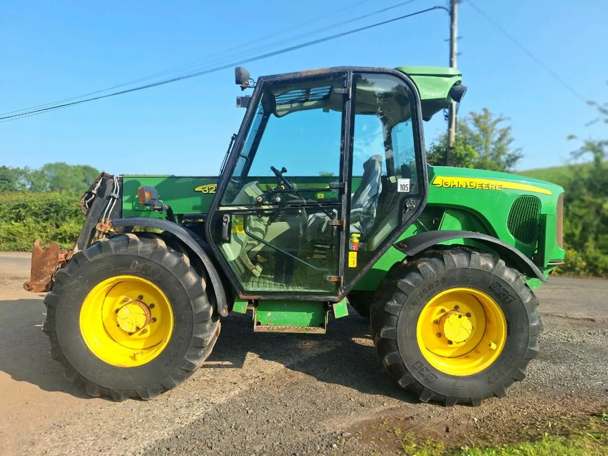 John Deere 3215 - Image 1