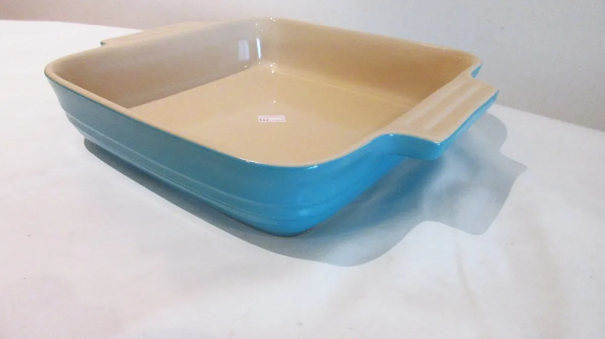 Le Creuset Stoneware Baking Dish cooking oven - Image 2