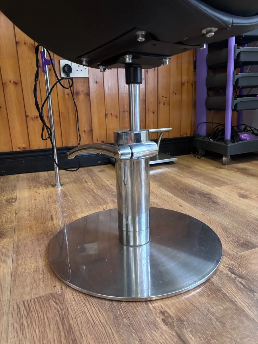 Salon chairs - Image 2