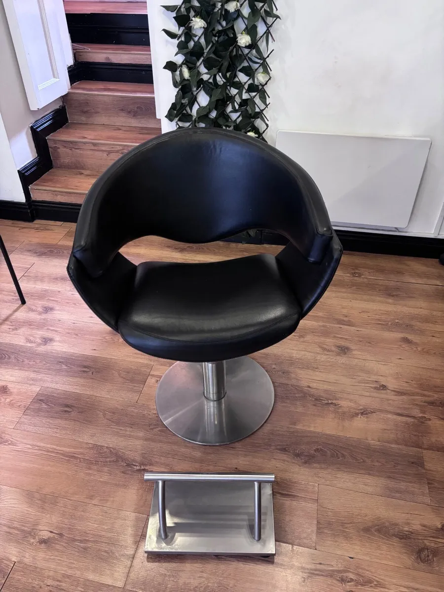 Salon chairs - Image 4