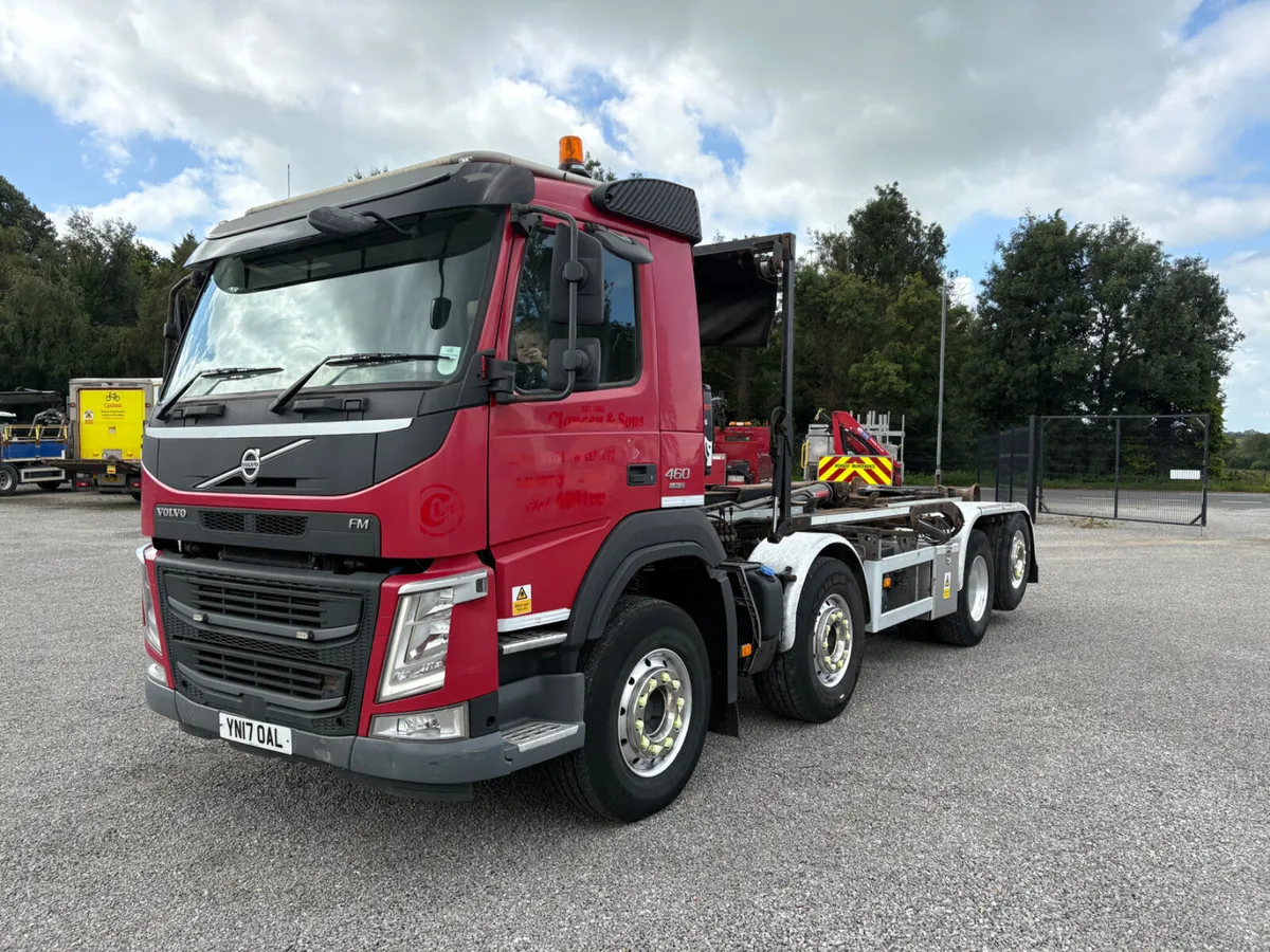 2017 Volvo FMX 460 8x2 Hookloader - Image 1