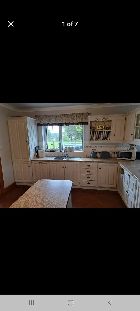 Kitchen units and accessories - Image 1