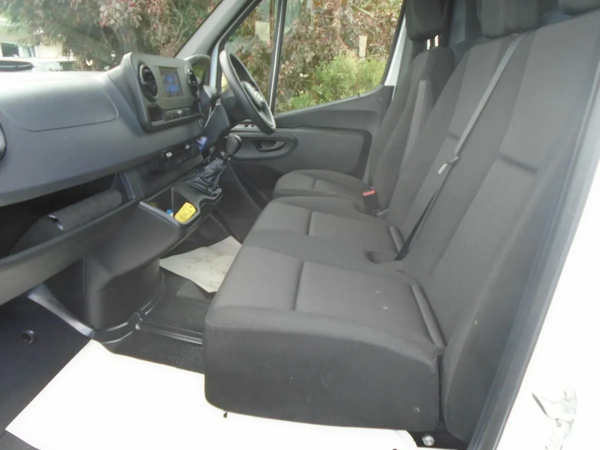 2023 Mercedes-Benz Sprinter 315CDI MWB HR - Image 4
