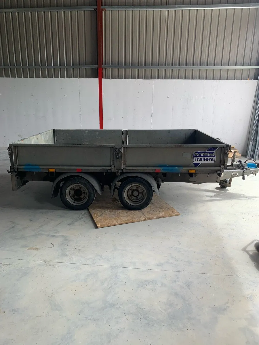 Trailer - Image 1