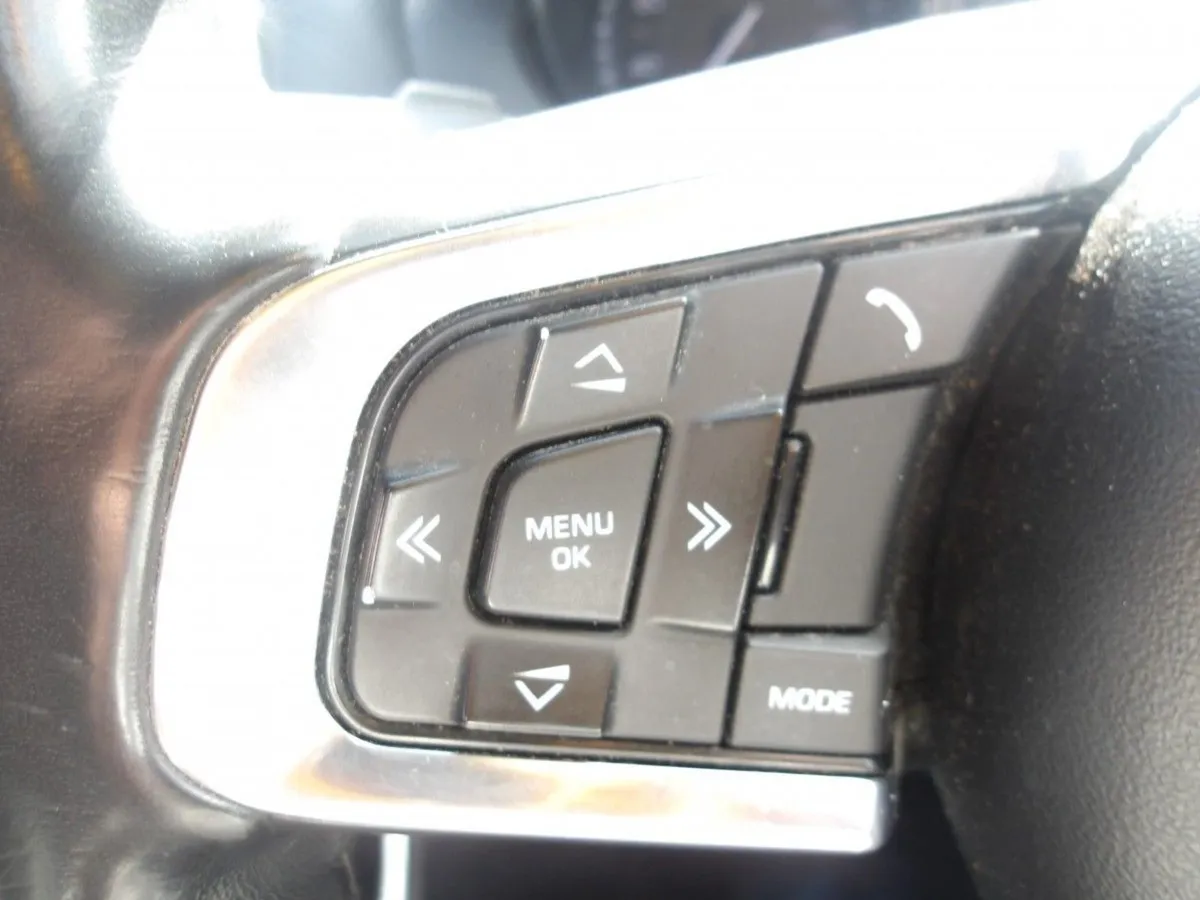 Jaguar XE 2.0 D R-sport Manual 180PS - Image 3
