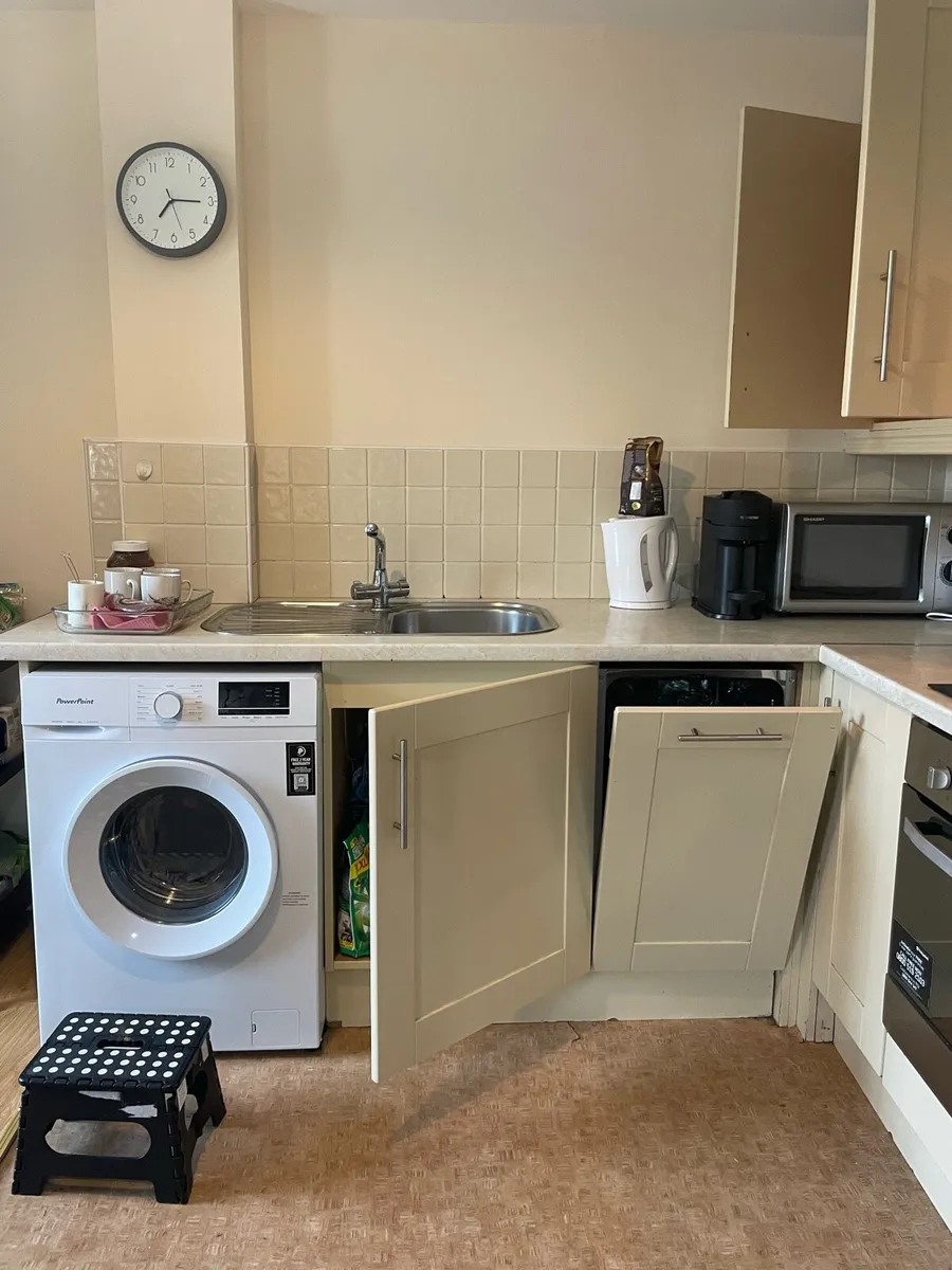 Solid Beige Kitchen – €450 – Must Go this weekend! - Image 4