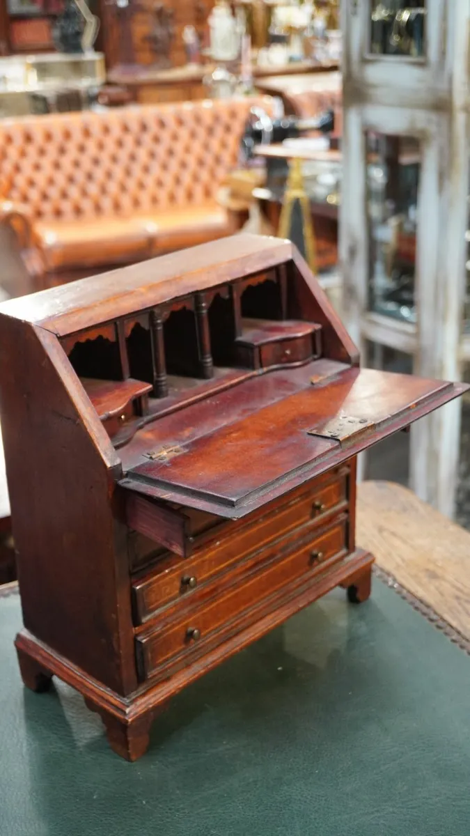 🪵 Antique Mahogany Miniature Slant-Front Desk - Image 3