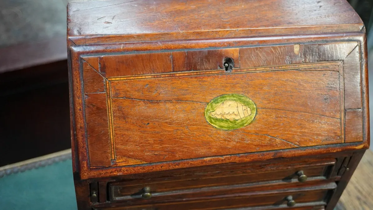 🪵 Antique Mahogany Miniature Slant-Front Desk - Image 4