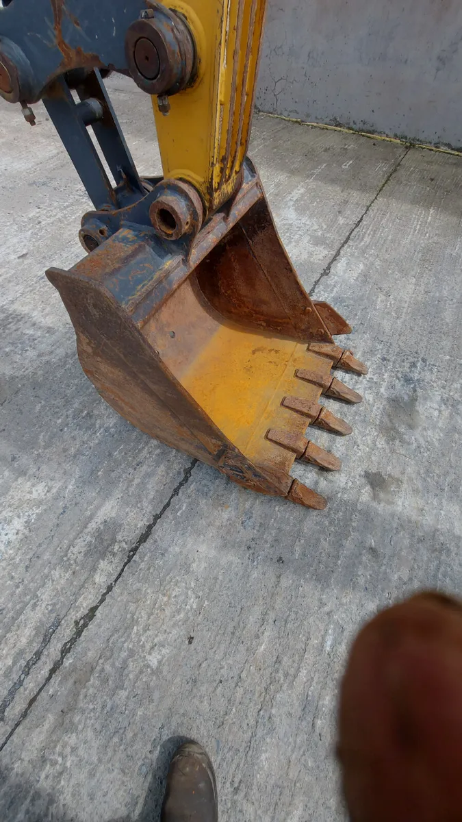 5 ton digger - Image 2