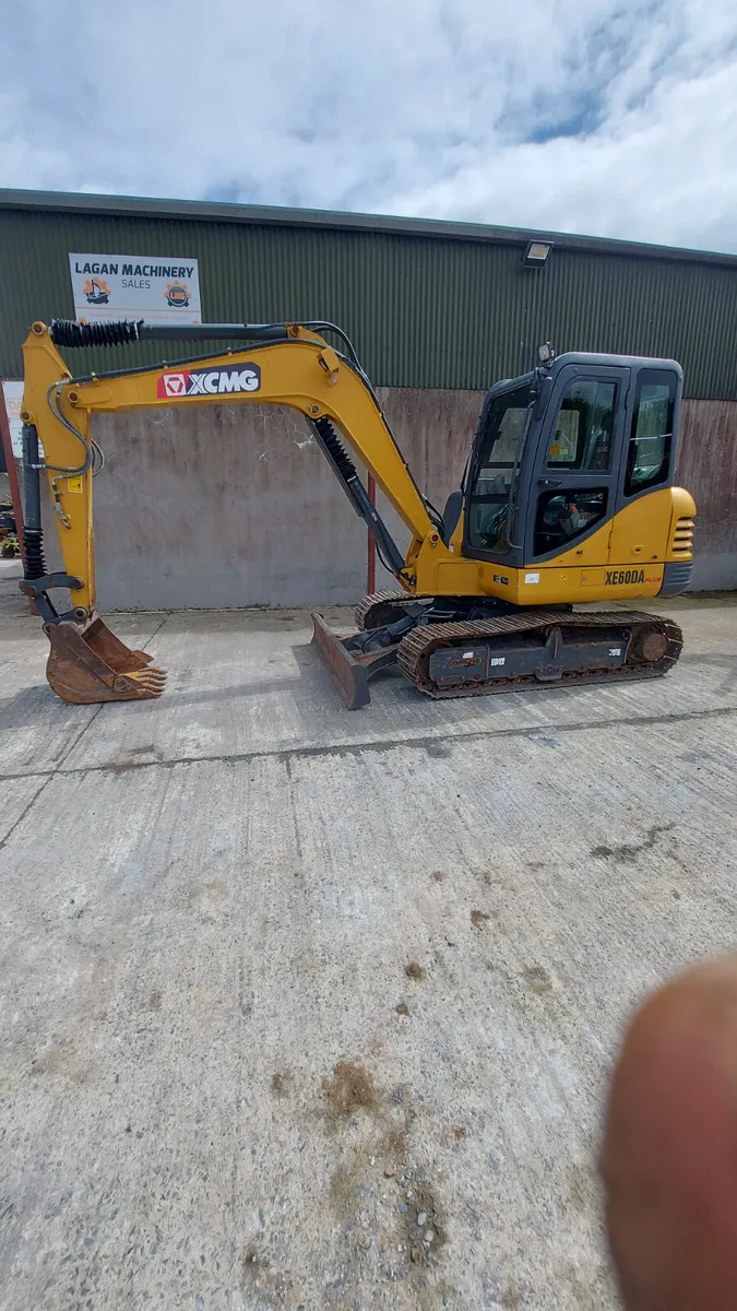 5 ton digger - Image 1