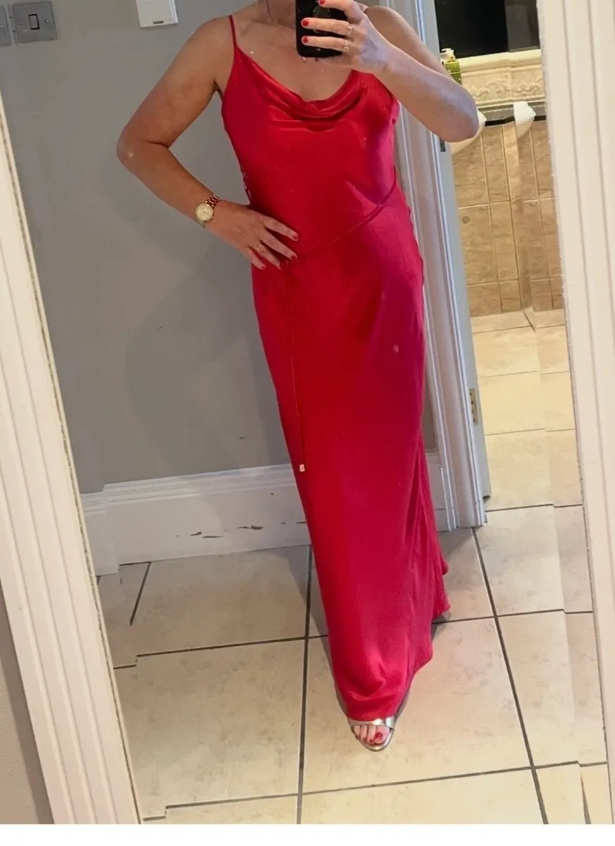 Beautiful red dress - Image 2