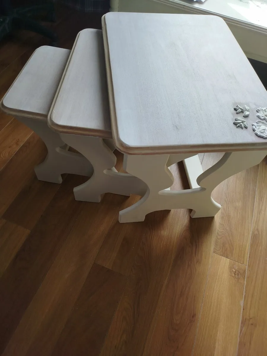 Nest of tables - Image 1