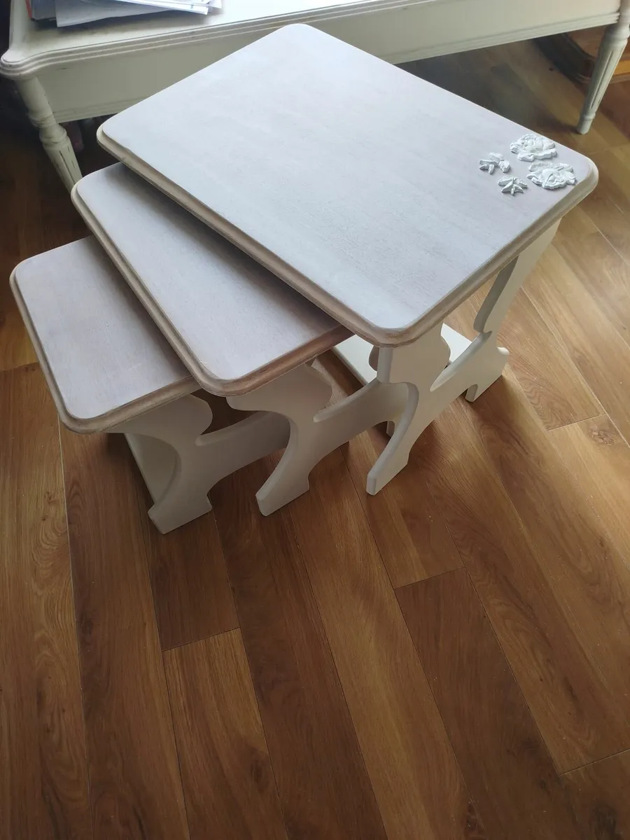 Nest of tables - Image 2