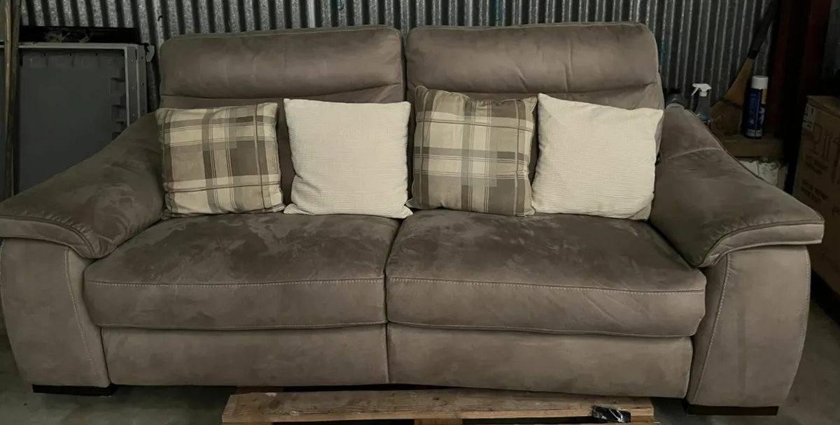 3 seater reclining sofa - Image 1