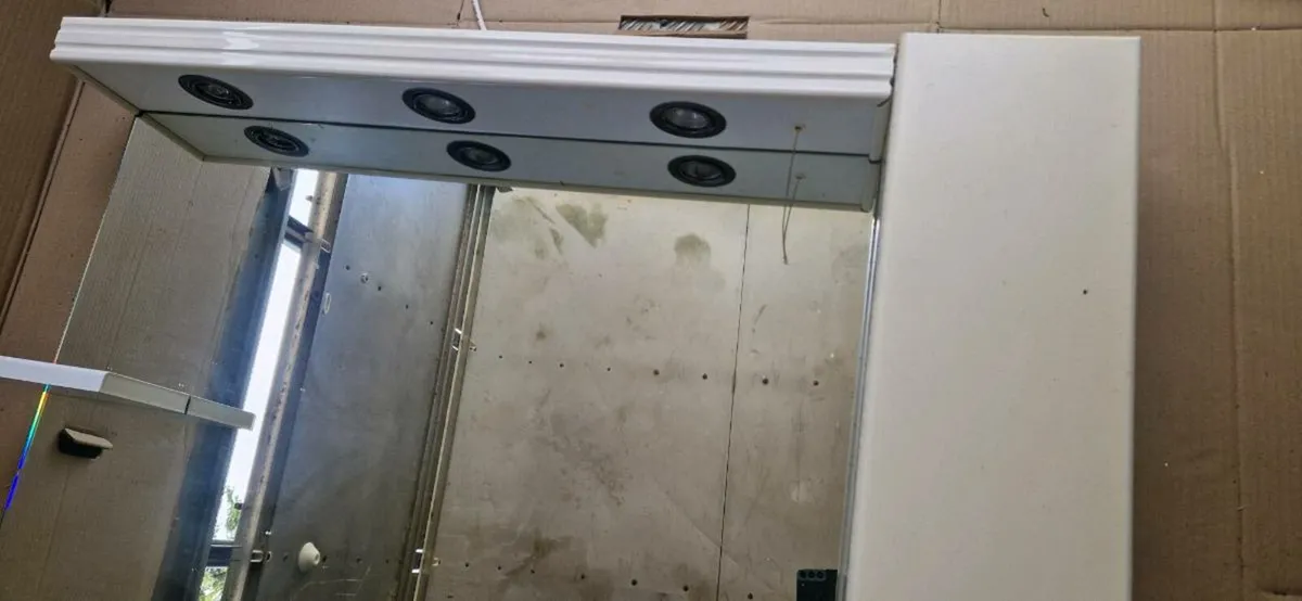 Over sink mirror lights and cabinet - Image 4