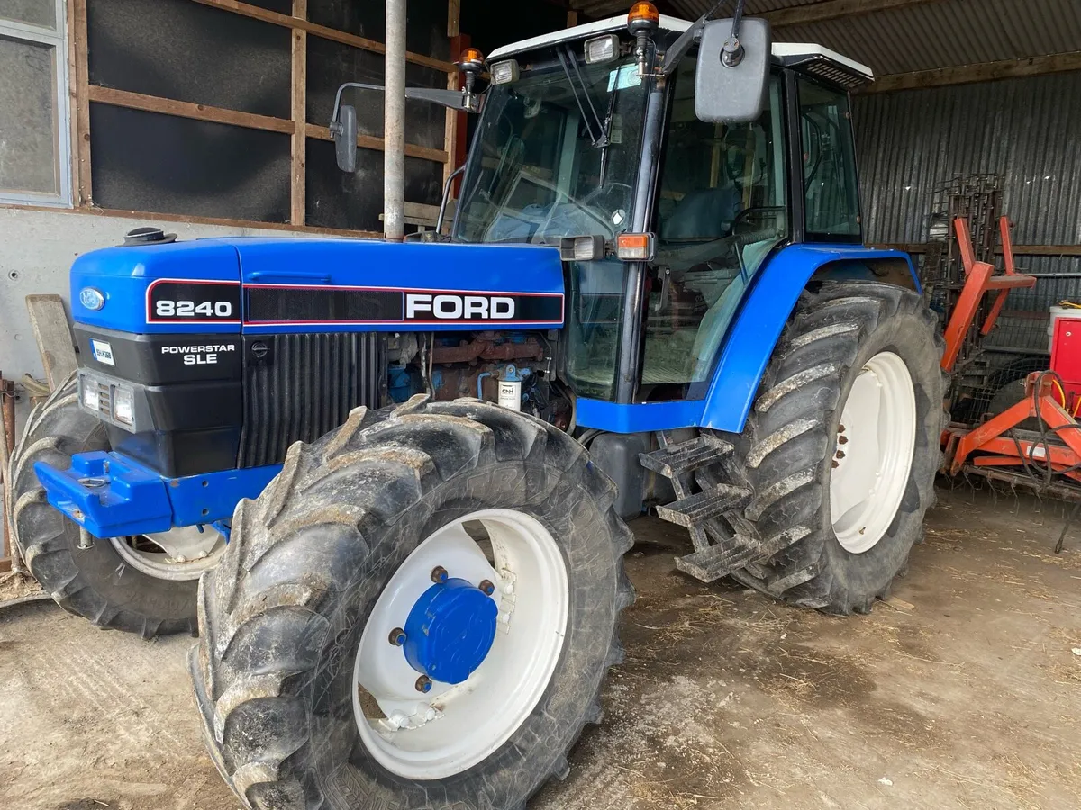 Ford 8240 - Image 2